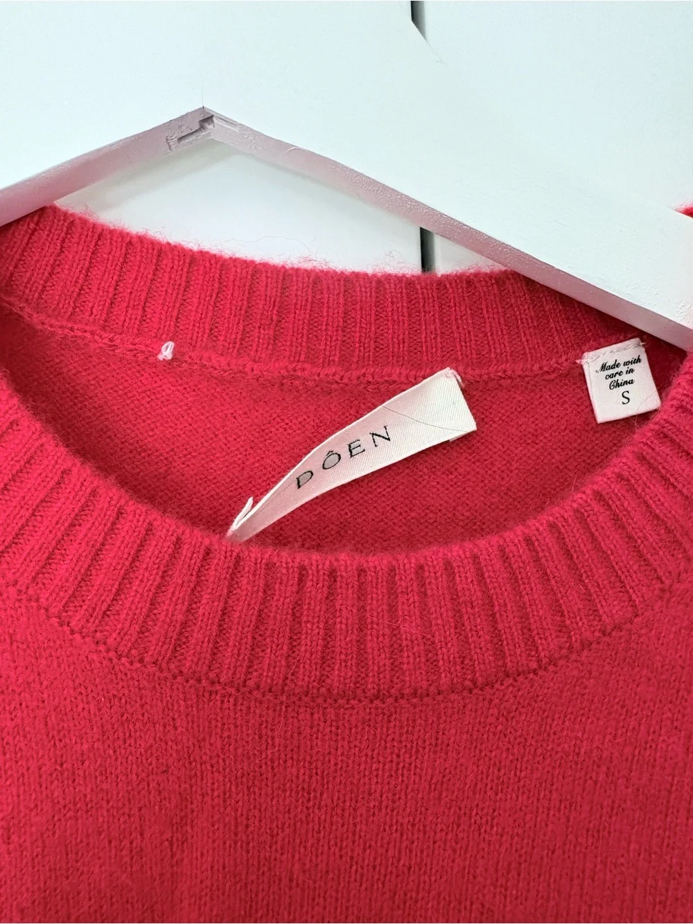 Doen Louden sweater tank in Carmine. 100% cashmere. Size Small
